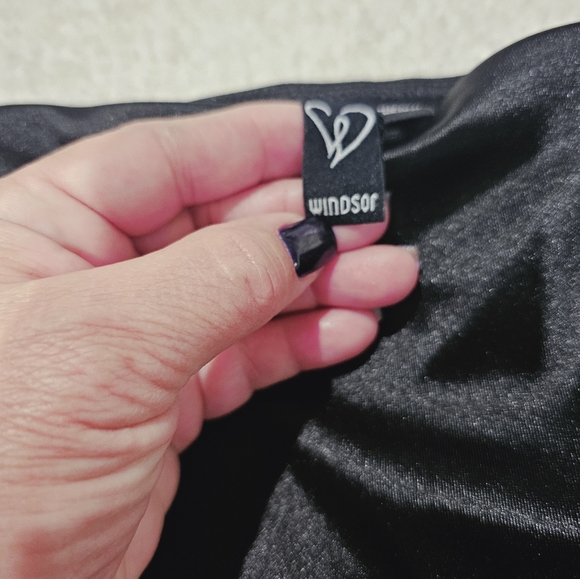 Black Windsor fashion dress - Picture 2 of 5